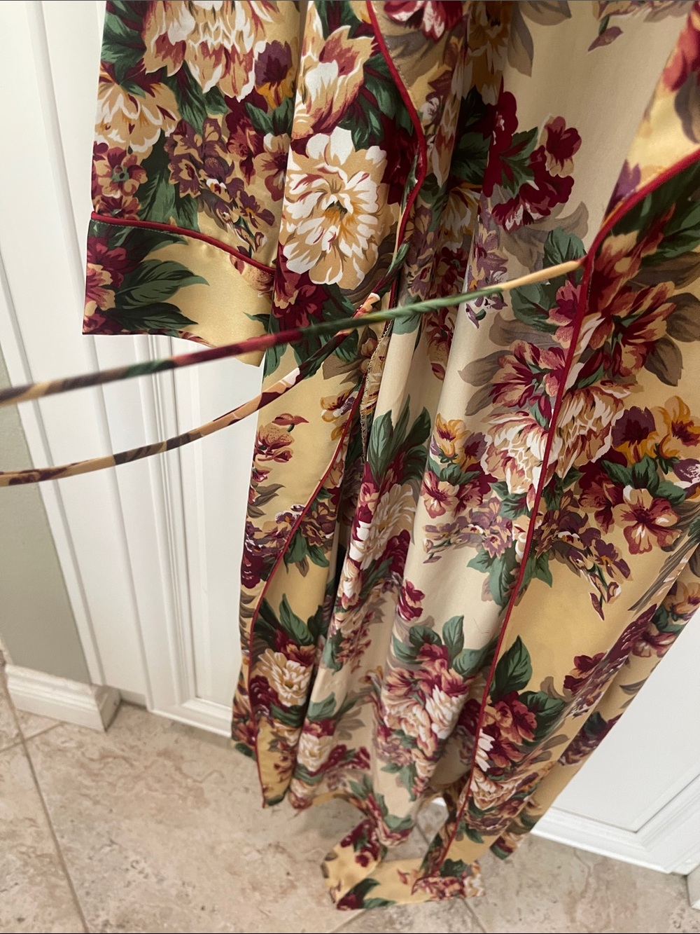 Vintage Victoria Secret Floral Satin long Robe Beige Burgundy size XS/S - Picture 5 of 10